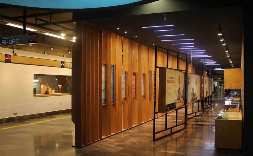 A Radio Museum in Mexico City Subway Station